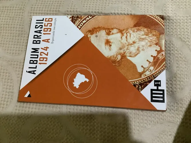 Álbum Brasil 1824 a 1956 com 118 moedas