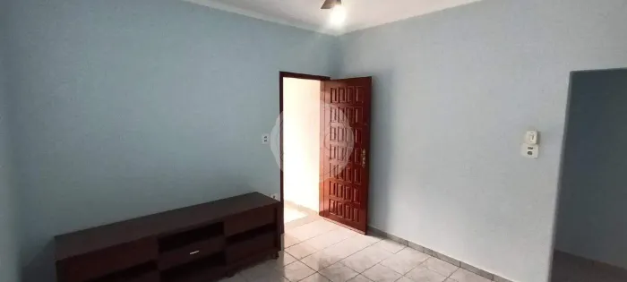 Casa com 3 quartos para Alugar, 127 m² de área construída no Bairro da Vila Tibério