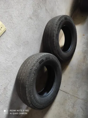 Par de Pneus Continental 225/75 R16