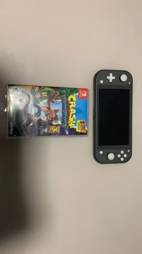 Nintendo Switch Lite + jogo (seminovo)