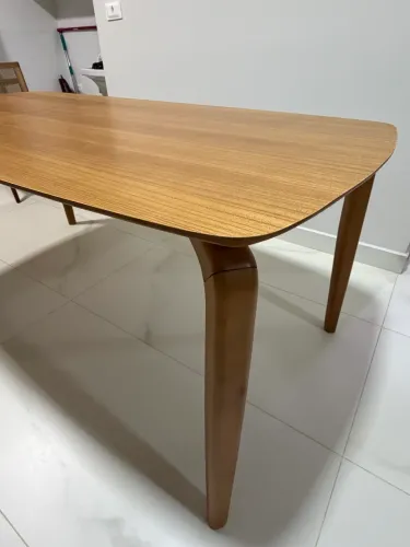 Mesa de madeira maciça