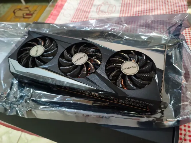 Rx7600  Gigabyte 3Fam