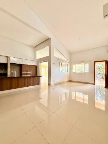 Casa térrea à venda, com 3 suítes, lote com 870m2, 330m2 de construção, no Jardins Verona,