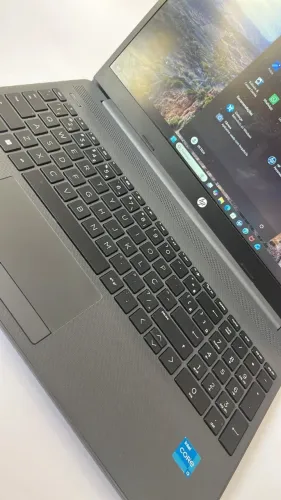 HP G9 - CORE i3 de 12ª / 256GB SSD NVMe / 8GB RAM. em perfeito estado!