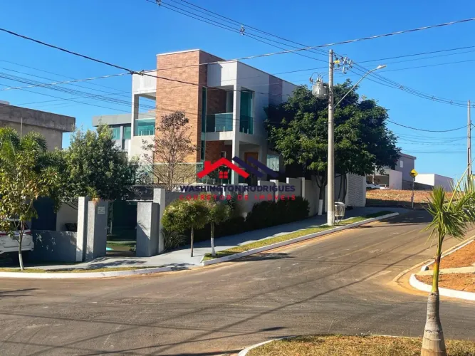 Belíssimo sobrado com piscina no Residencial Villa Suíça