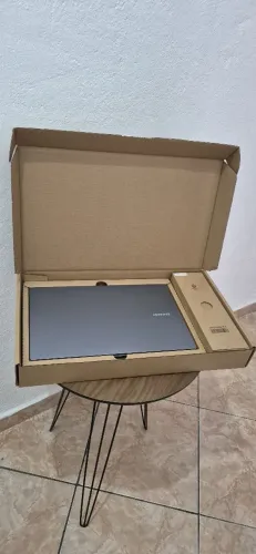 Samsung Galaxy book4, intel i5 13°Gen, 8GB RAM DDR5, SSD NE 512GB
