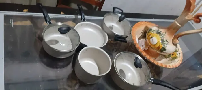 Vende-se conjunto de panelas 