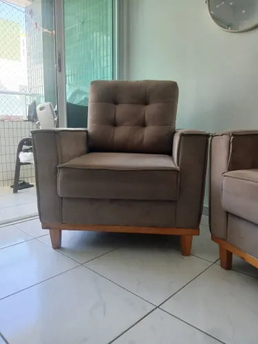 2 Poltrona Sofa Benny Linho Cinza Com Base De Madeira Maciça