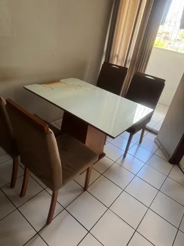 Mesa 4 lugares ( tampão de vidro quebrado ?