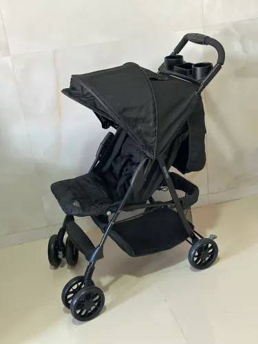 Carrinho de bebê praticamente novo