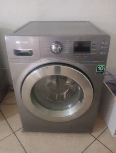 Maquina de lavar e secar roupas