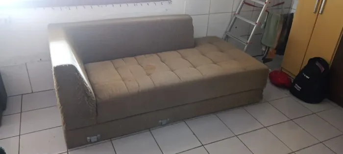 Sofá 3 lugares - funciona como cama de solteiro