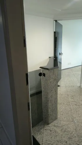 Salas com 39 m2 cada. Conjugadas