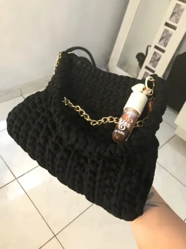 Elegância Feita à Mão: Sua Nova Bolsa de Crochê Favorita! ?