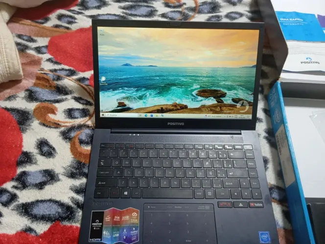 Notebook positivo Q232 ultra fino.