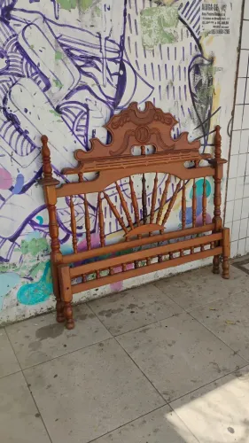 Cama colonial toda trabalhada. Coisa fina