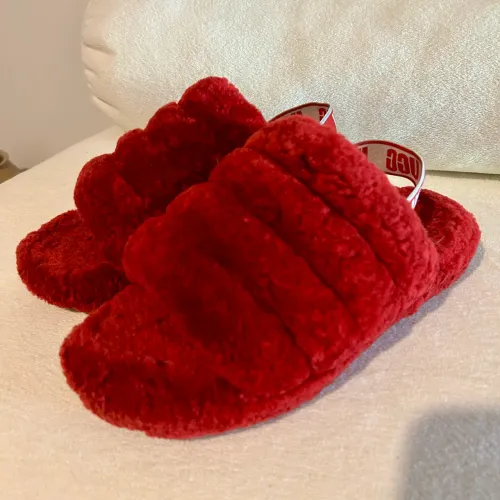 Sandália UGG Fluff