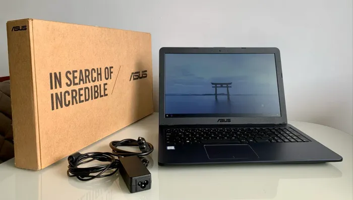 Notebook ASUS CORE i3 X543U