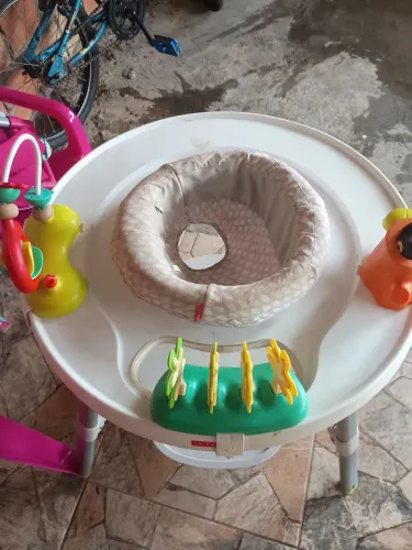 Cadeira giratória de bebê 