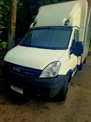 Iveco Daily 35S14 2011 Baú - 50 Mil km