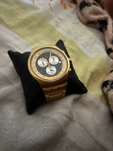 Swatch cara preta