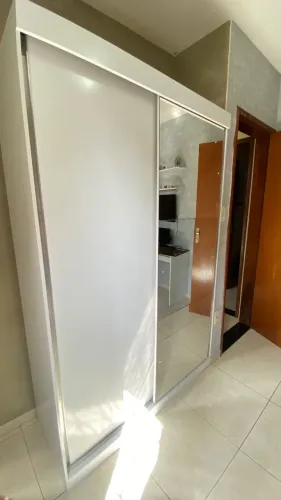 Guarda-Roupa Branco Duas Portas Seminovo
