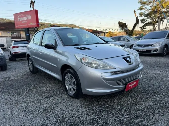 Peugeot 207 XR 1.4 Flex 8V 5P 2011