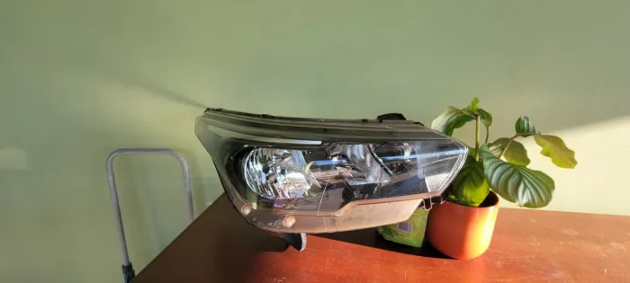 Farol lado direito Fiat Argo
