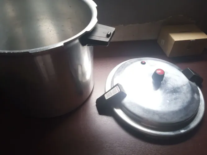 Panela de pressão industrial