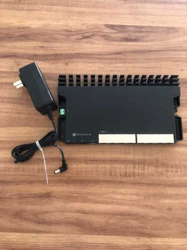 MikroTik RB5009UG+S+IN Roteador 10G SFP+ 2.5G Gigabit