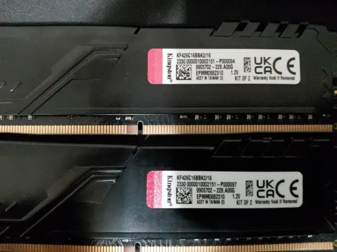 Memória RAM DDR4 Kingston Fury Beast 16GB (2x8GB) 2666MHz (Excelente Estado)