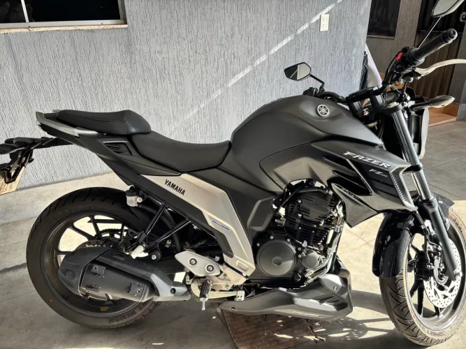 Moto yamaha fz25 