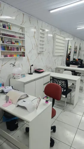 Aluga-se mesa para nails e Manicure