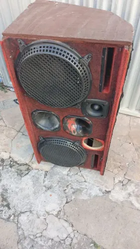 Caixa de som com altifalantes de 12, apenas 200$. Chama no WhatsApp + *