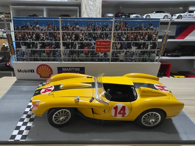 Miniatura 1.18 Ferrari Testarossa edição de aniversário Burago rara c detalhes extras 