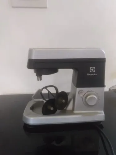 Batedeira planetária electrolux