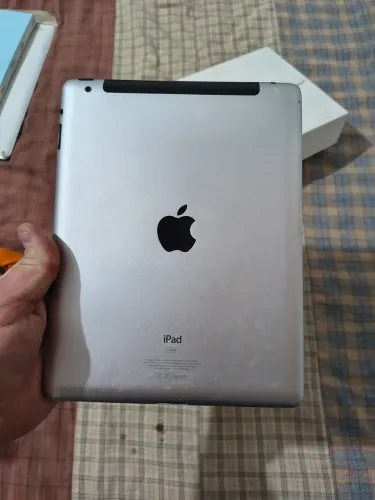 iPad 2 com caixa e carregador 16GB