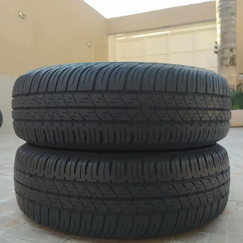 02 pneus 175/65/15 Pirelli cinturato p4
