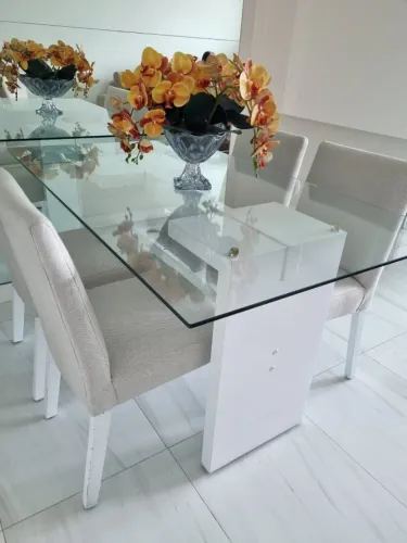 Mesa de jantar retangular de vidro laqueada