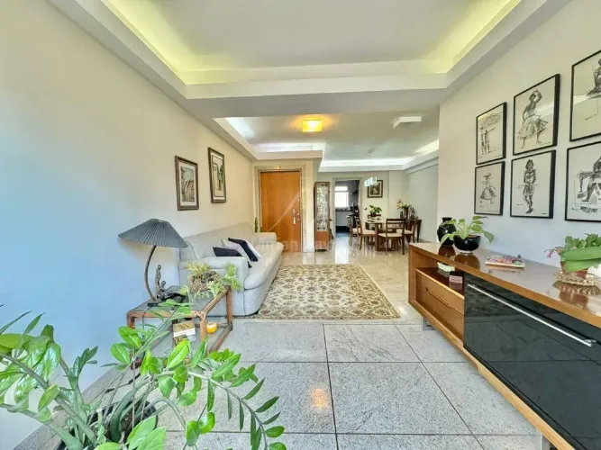 Apartamento com 4 quartos (1 suíte) no bairro Santa Efigênia