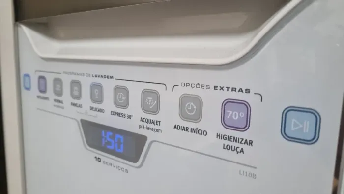 Lava-Louças Electrolux LI10B - Ótimo Estado | Pequeno Defeito