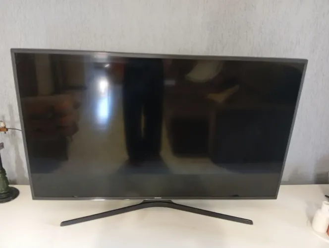 Vendo tv com defeito .