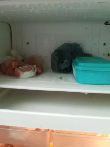 Vende-se uma geladeira 