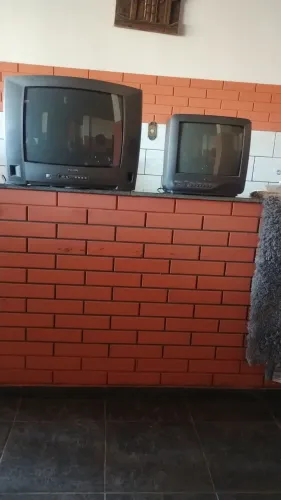 2 TVs 20 e 14 R$100 cada uma