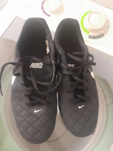 Vendo chuteira por R$ 100 reais