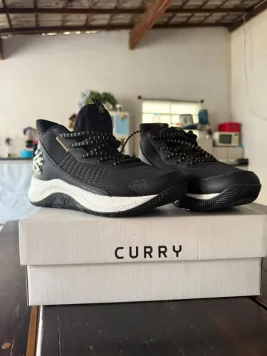 Tênis Under Armour Curry 3Z7 - Original (Tamanho 42 BR) com Caixa