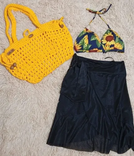 Saída de praia, saia preta envelope