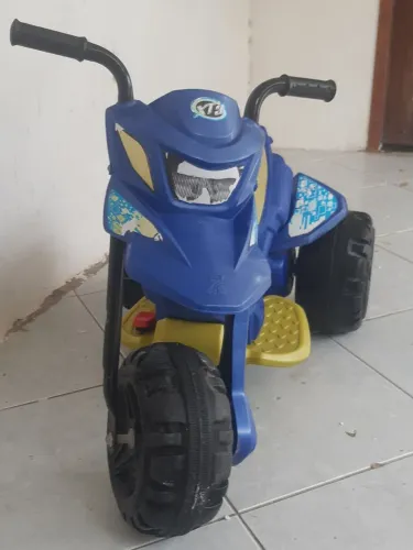 Moto elétrica Bandeitantes XT Blue 6V com bateria recarregável. 