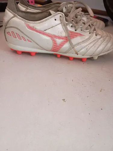 Chuteira Mizuno 39