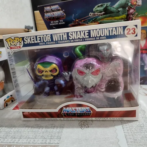 Pop Funko Skeletor With Snake Mountain